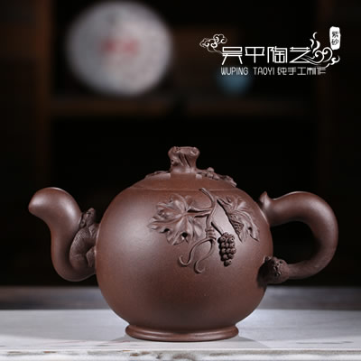 松鼠葡萄-吴平陶艺-12800元